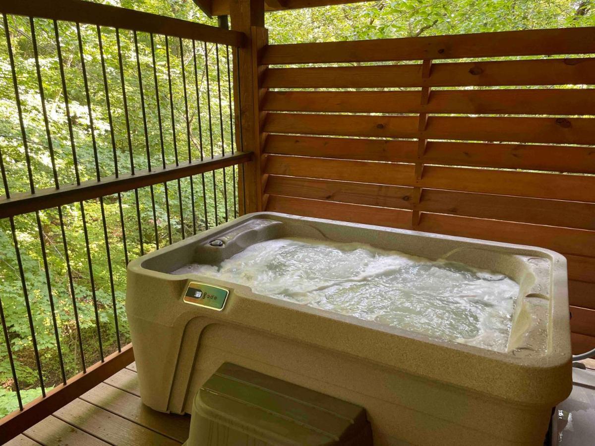 Cricket Hill Treehouse By Amish Country Lodging Millersburg Bagian luar foto